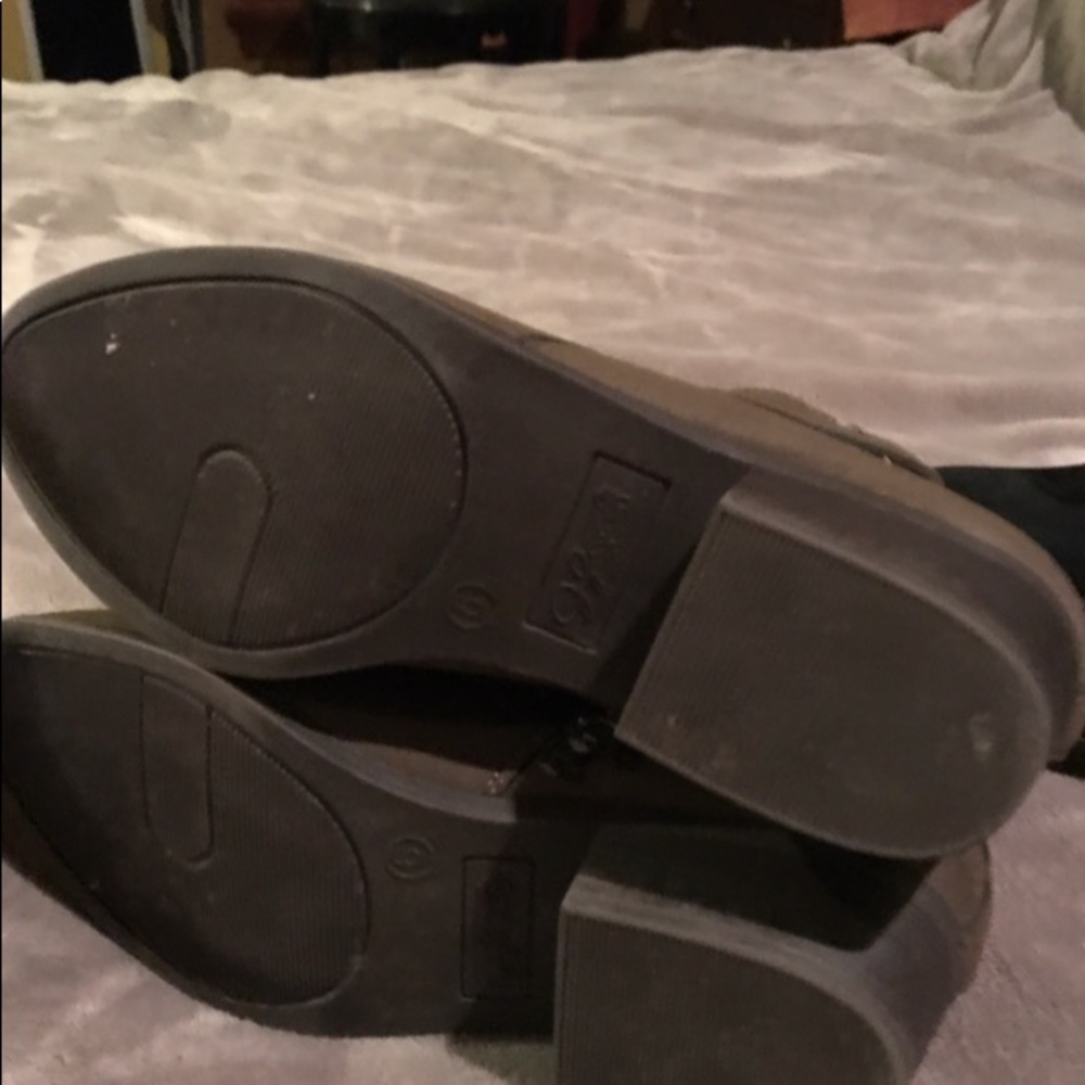 boots - Picture 2 of 3